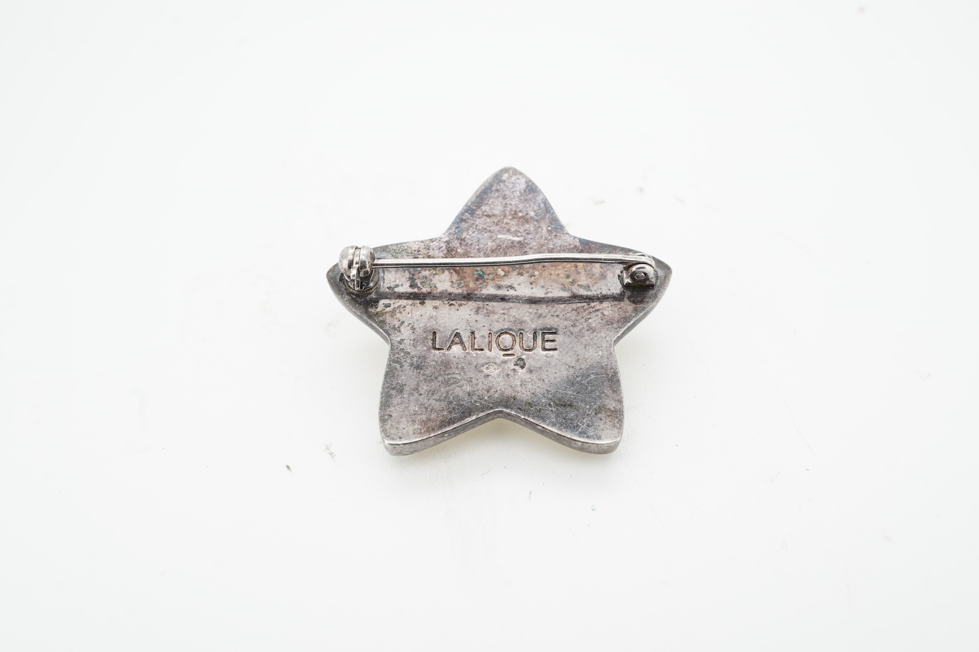 Lalique, a silver and glass starfish brooch, length 3.3cm, signed Lalique, French assay mark for silver, French maker's mark